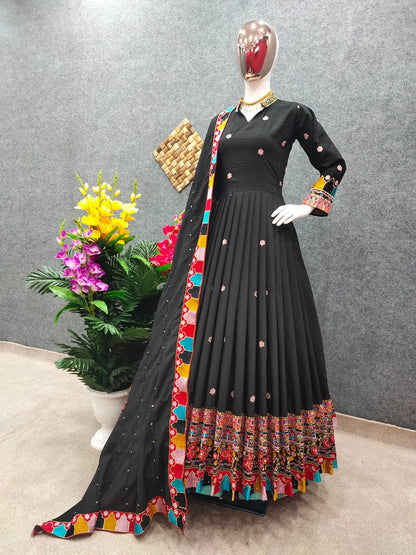 Soft  Maska Cotton Heavy Embroidary Thread Work With Real Mirror Handworked  Suit With Designer Duppata